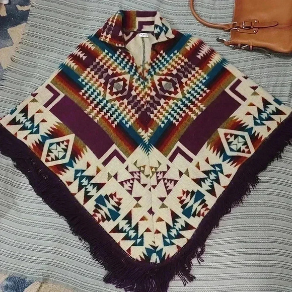 Alpaca poncho - Picture 1 of 3
